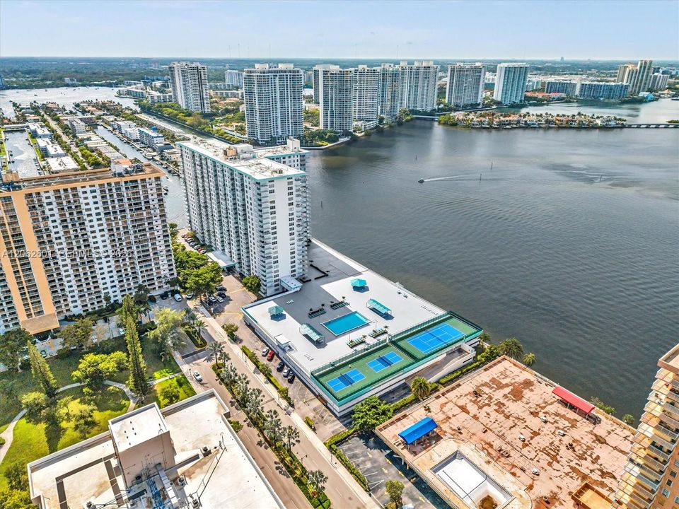 На продажу: $299,000 (1 спален, 1 ванн, 1104 Квадратных фут)