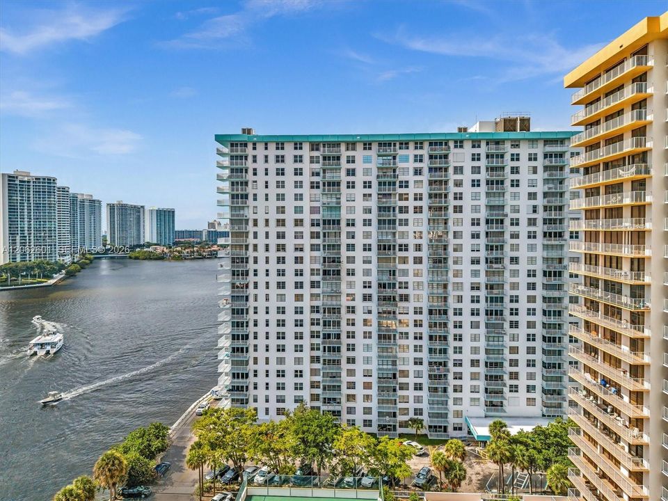 На продажу: $299,000 (1 спален, 1 ванн, 1104 Квадратных фут)