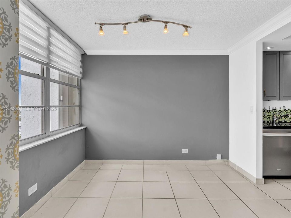 На продажу: $299,000 (1 спален, 1 ванн, 1104 Квадратных фут)