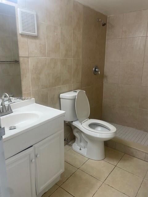 В аренду: $2,500 (3 спален, 2 ванн, 1249 Квадратных фут)