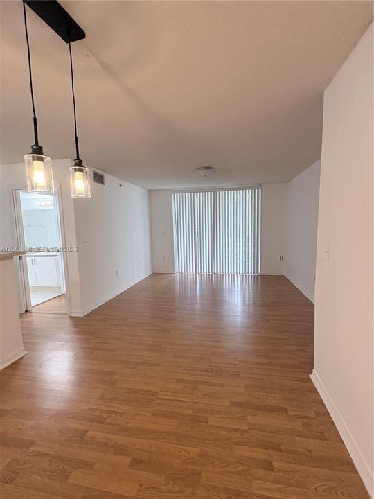 В аренду: $2,400 (2 спален, 2 ванн, 1065 Квадратных фут)
