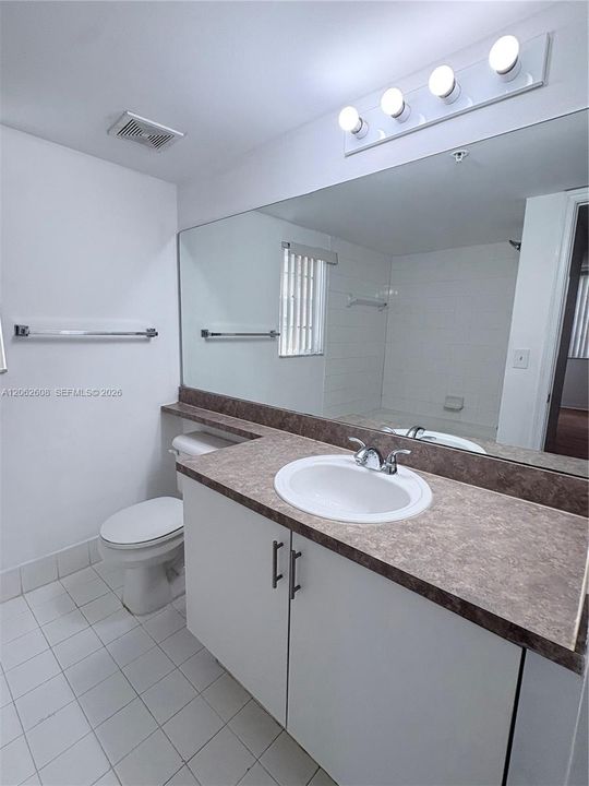 В аренду: $2,400 (2 спален, 2 ванн, 1065 Квадратных фут)