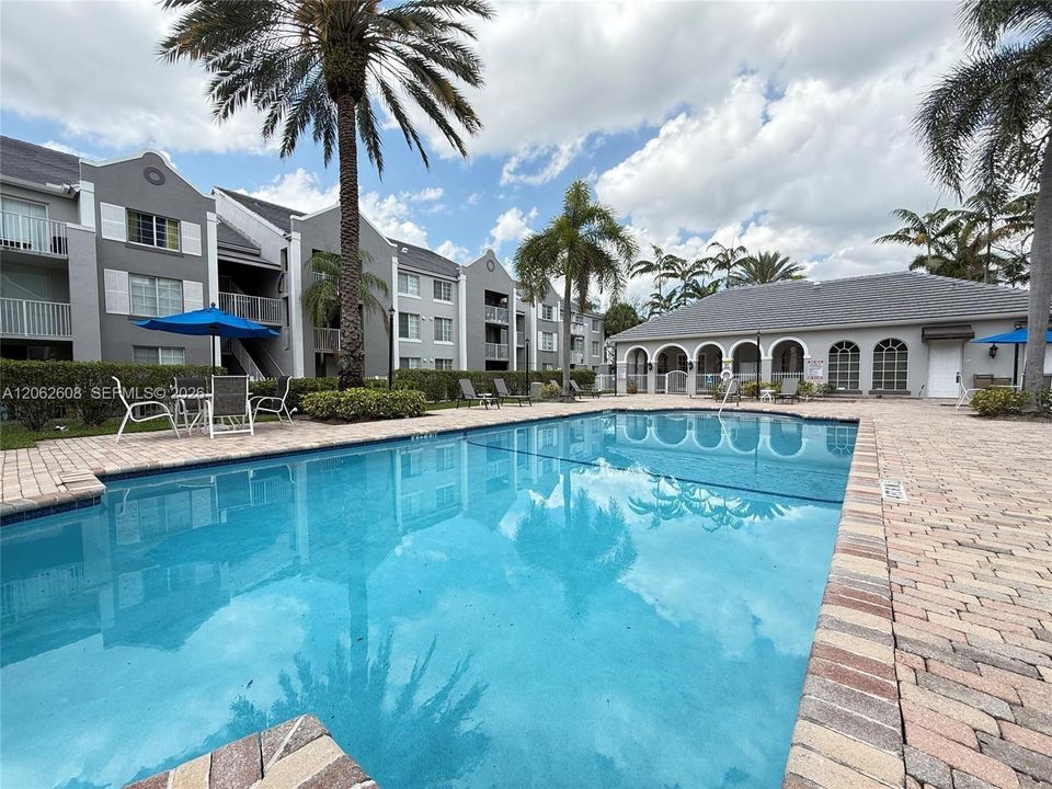 В аренду: $2,400 (2 спален, 2 ванн, 1065 Квадратных фут)