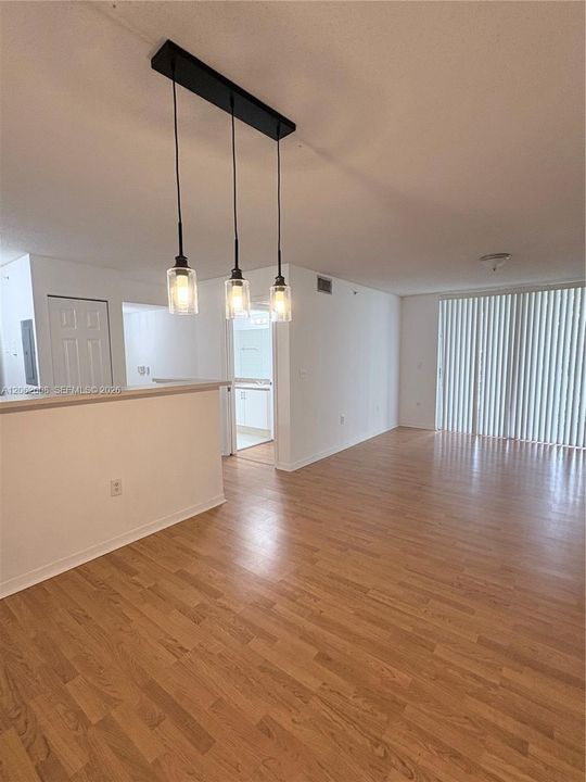 В аренду: $2,400 (2 спален, 2 ванн, 1065 Квадратных фут)