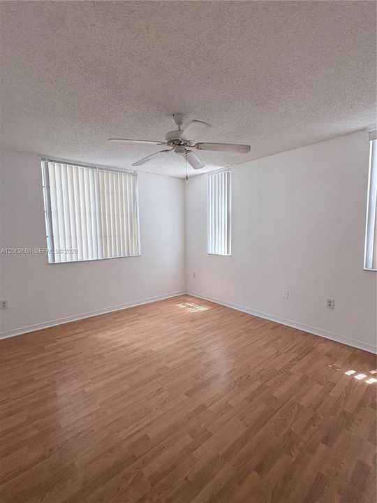 В аренду: $2,400 (2 спален, 2 ванн, 1065 Квадратных фут)