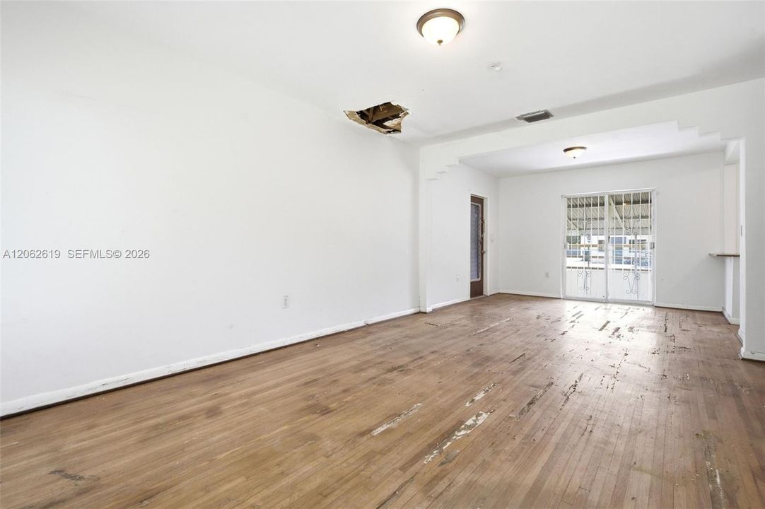 En Venta: $665,000 (3 camas, 1 baños, 1058 Pies cuadrados)