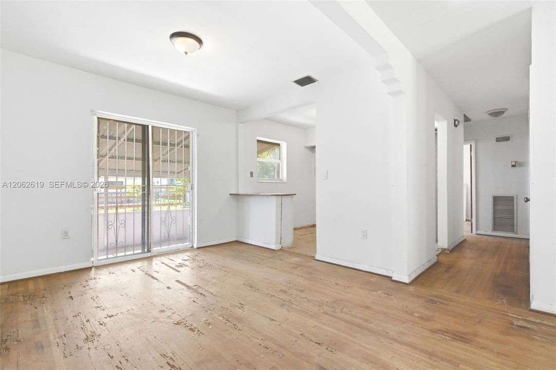 En Venta: $665,000 (3 camas, 1 baños, 1058 Pies cuadrados)