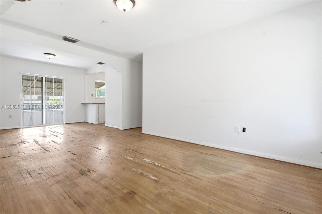 En Venta: $665,000 (3 camas, 1 baños, 1058 Pies cuadrados)