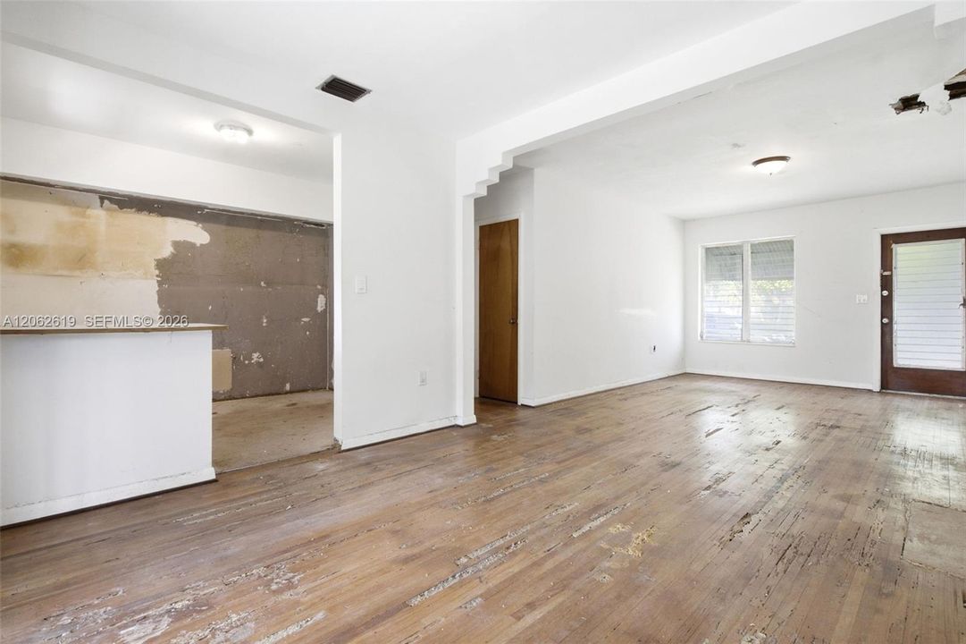 En Venta: $665,000 (3 camas, 1 baños, 1058 Pies cuadrados)