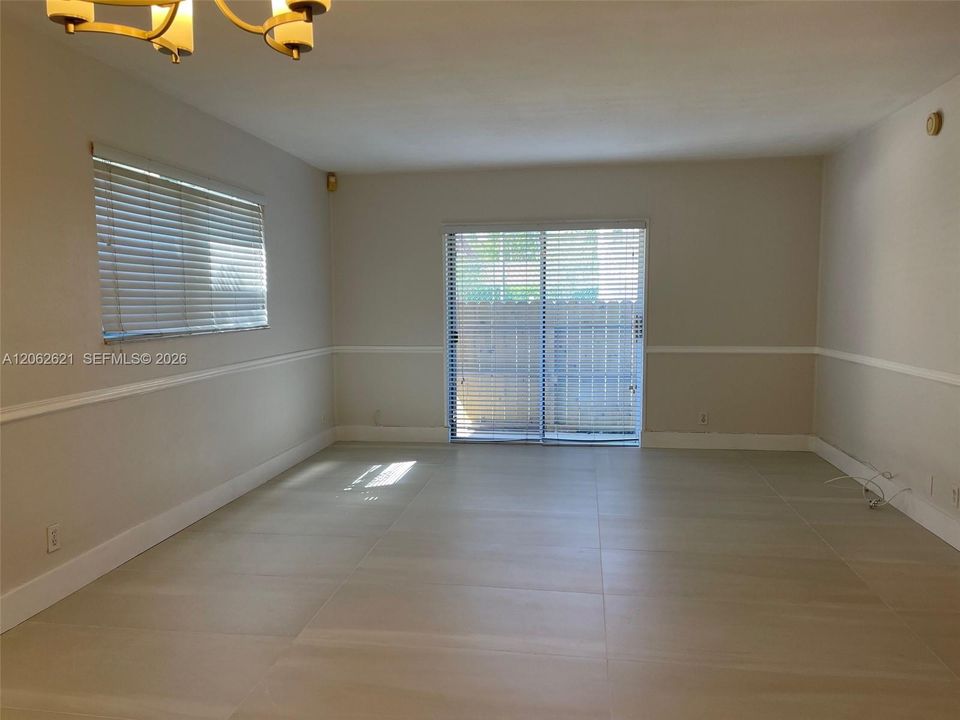 For Rent: $1,850 (1 beds, 1 baths, 700 Square Feet)