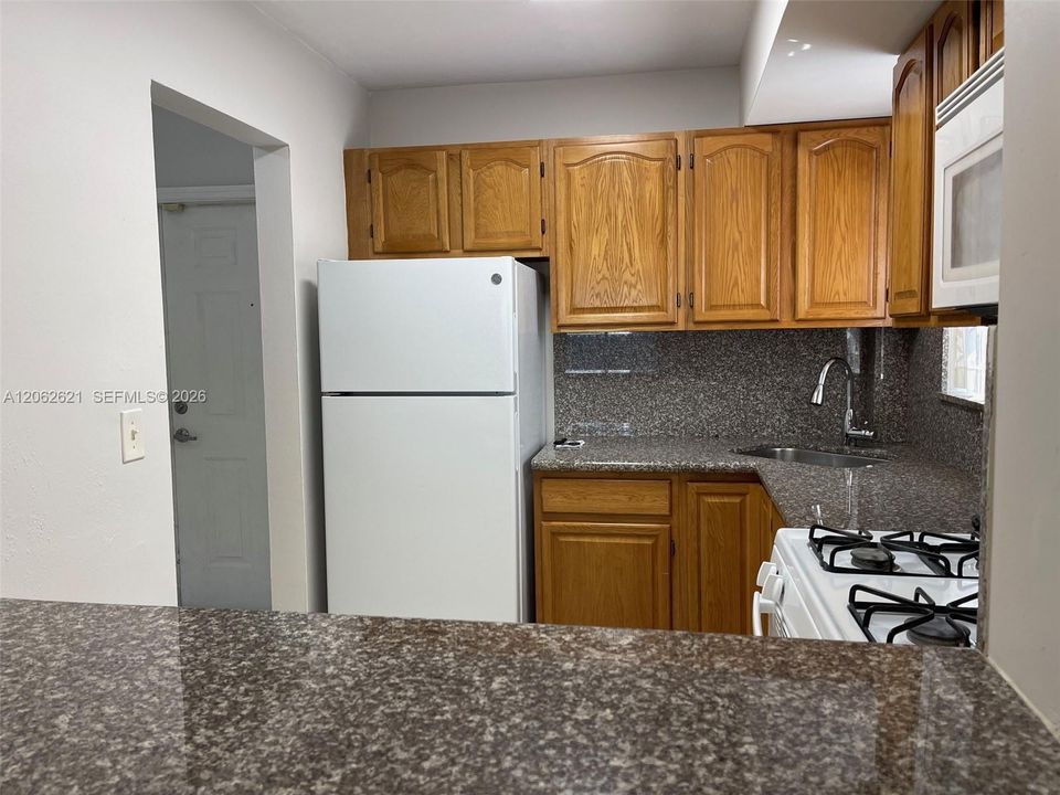 For Rent: $1,850 (1 beds, 1 baths, 700 Square Feet)