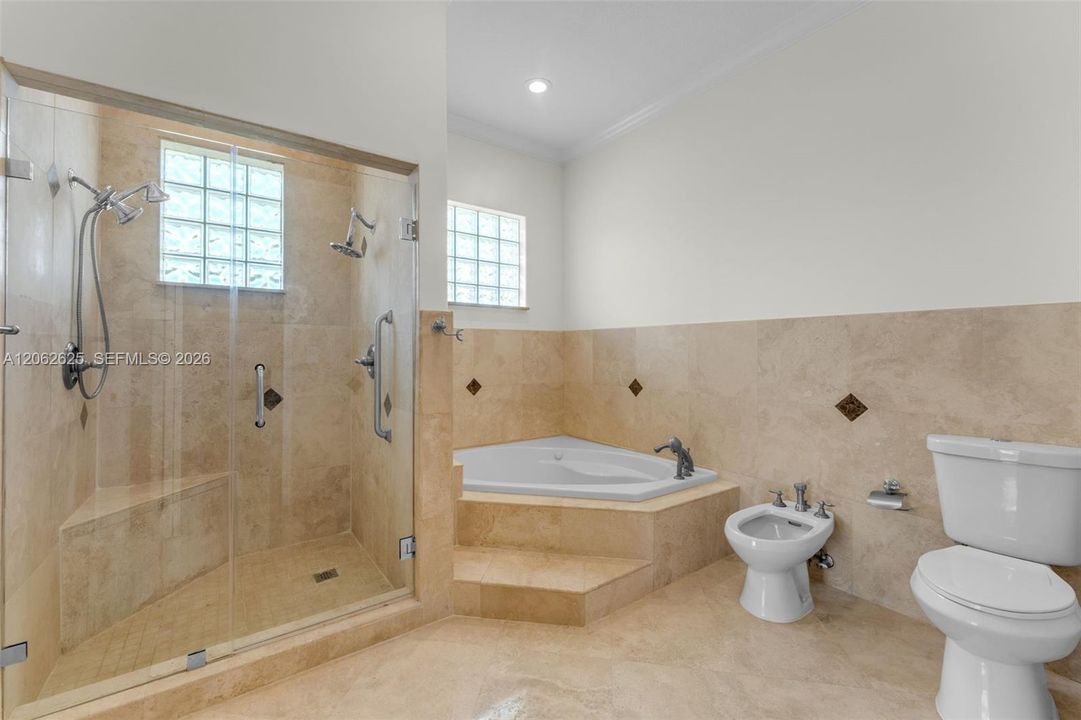 En Venta: $1,245,000 (3 camas, 2 baños, 2759 Pies cuadrados)