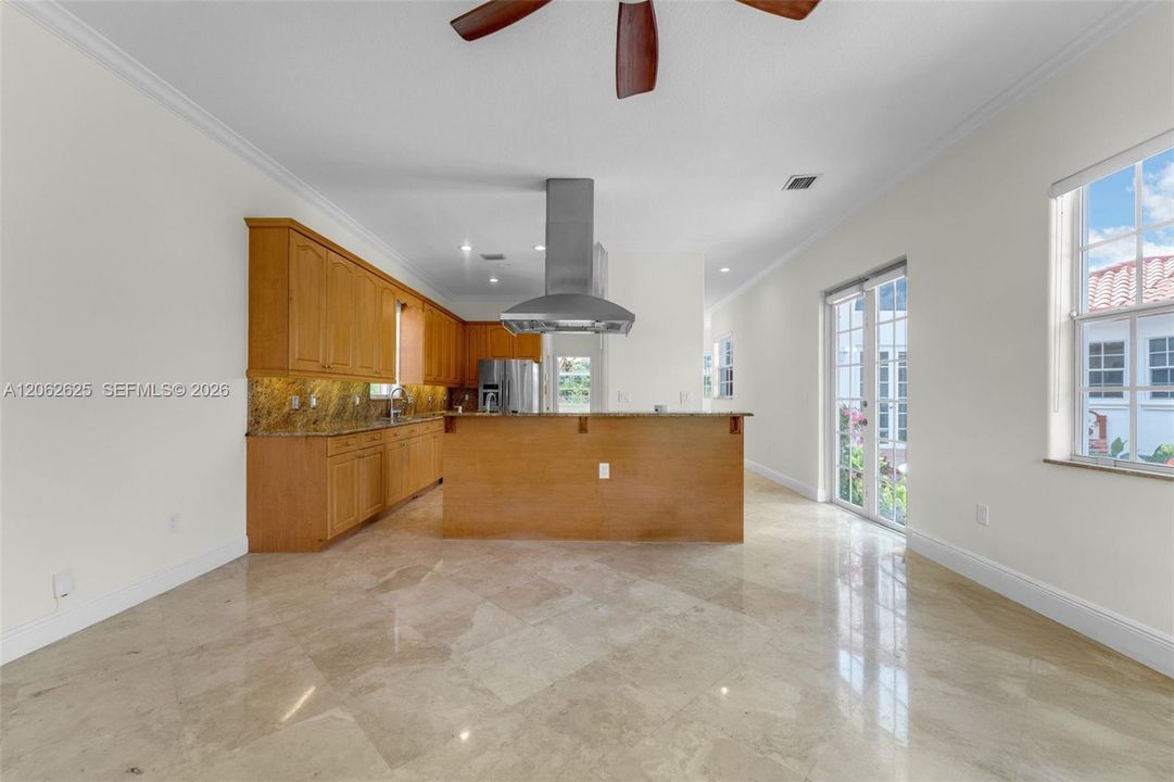 En Venta: $1,245,000 (3 camas, 2 baños, 2759 Pies cuadrados)