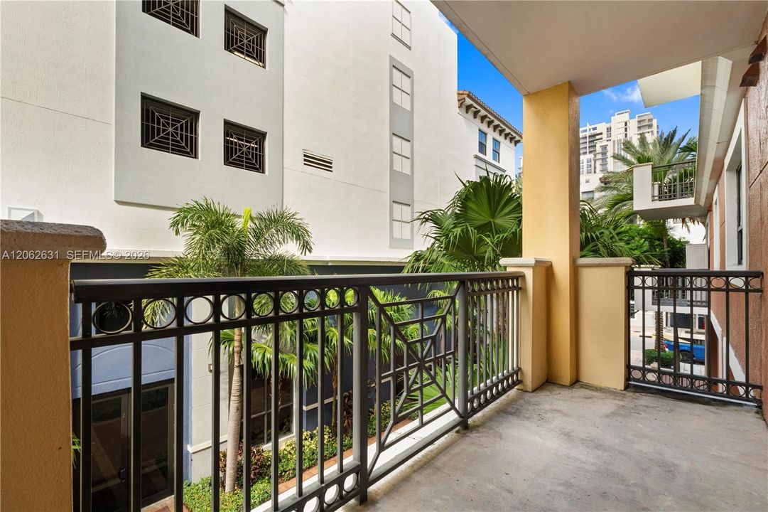 For Sale: $559,500 (2 beds, 2 baths, 1728 Square Feet)