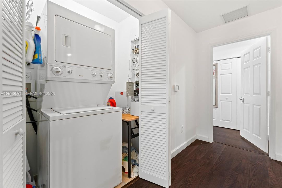 For Sale: $559,500 (2 beds, 2 baths, 1728 Square Feet)