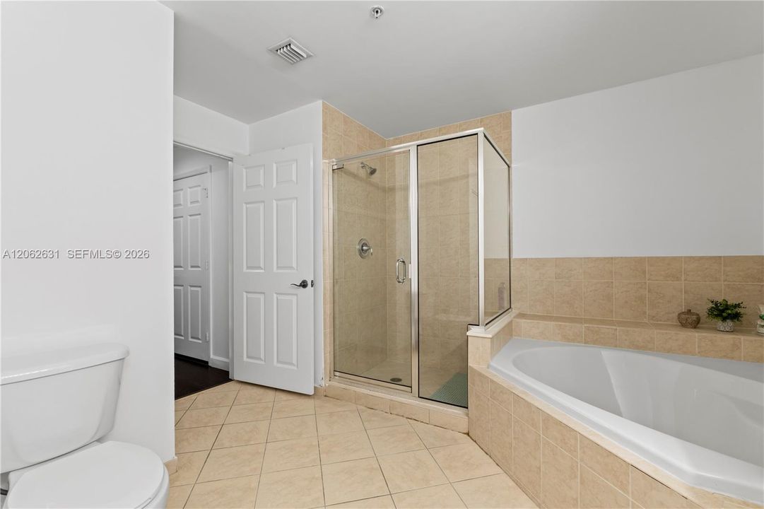 For Sale: $559,500 (2 beds, 2 baths, 1728 Square Feet)
