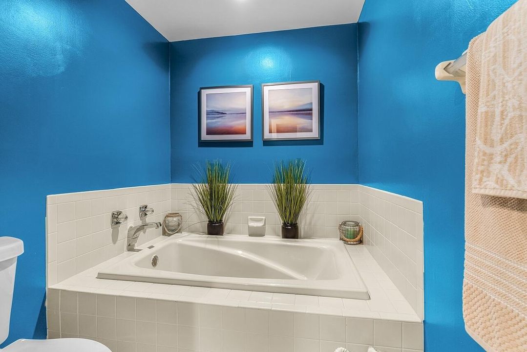 1260-Palmetto-Ct-Apt-106-HigMedia-041-12