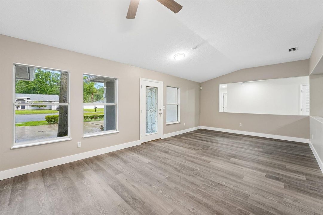 25-web-or-mls-Emerson Dr-S1307-006