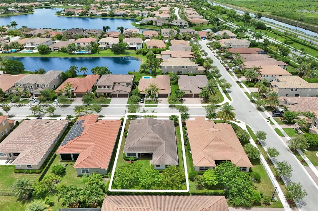 For Sale: $1,000,000 (4 beds, 3 baths, 2558 Square Feet)