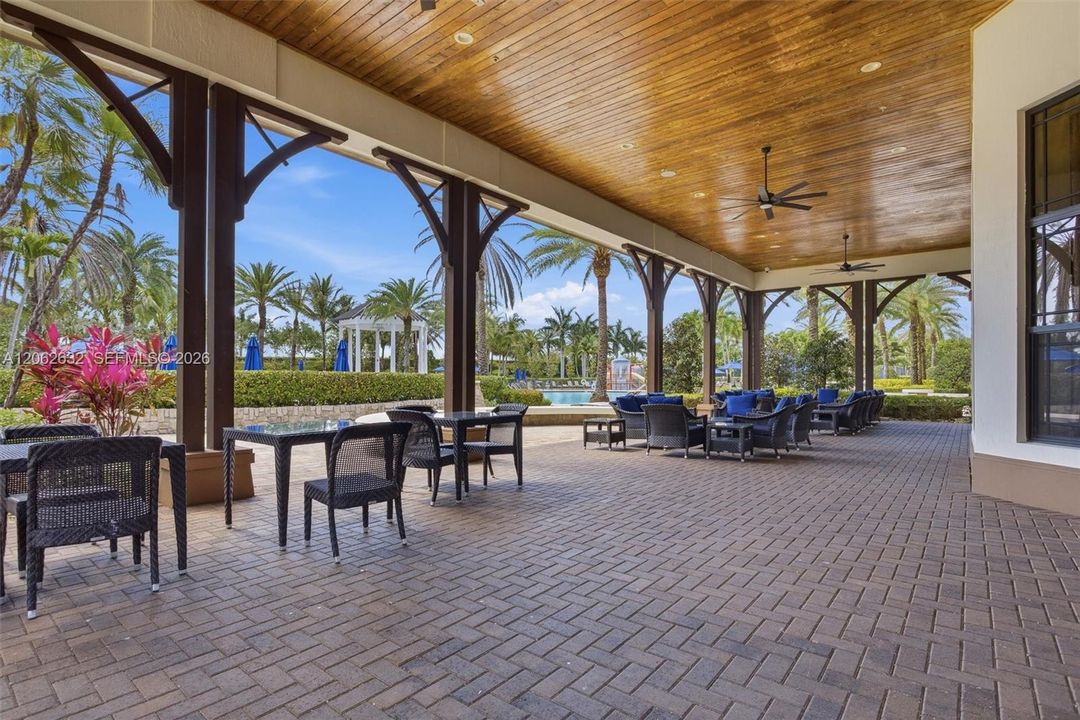 For Sale: $1,000,000 (4 beds, 3 baths, 2558 Square Feet)
