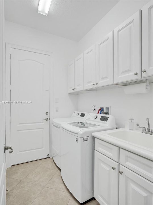 For Sale: $1,000,000 (4 beds, 3 baths, 2558 Square Feet)