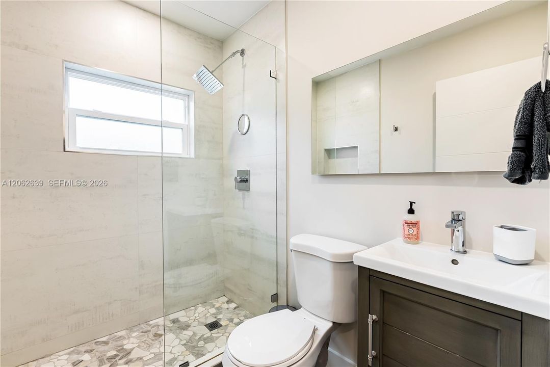 В аренду: $3,200 (2 спален, 1 ванн, 1650 Квадратных фут)