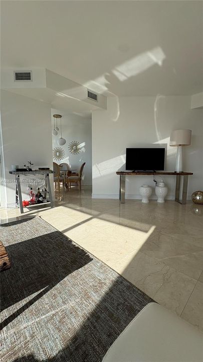 For Rent: $6,500 (2 beds, 2 baths, 1289 Square Feet)