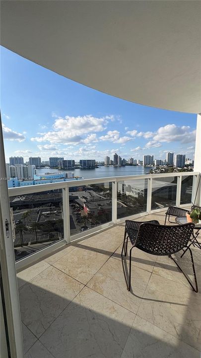 For Rent: $6,500 (2 beds, 2 baths, 1289 Square Feet)
