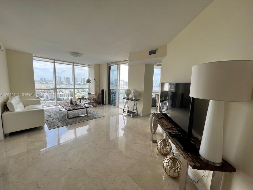 For Rent: $6,500 (2 beds, 2 baths, 1289 Square Feet)