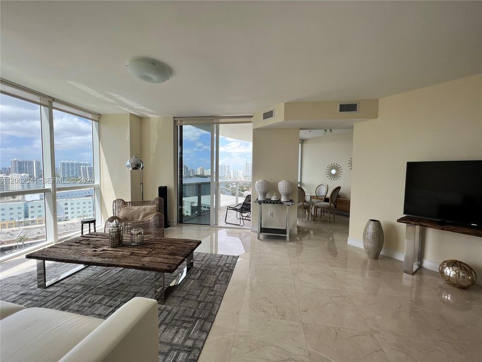 For Rent: $6,500 (2 beds, 2 baths, 1289 Square Feet)