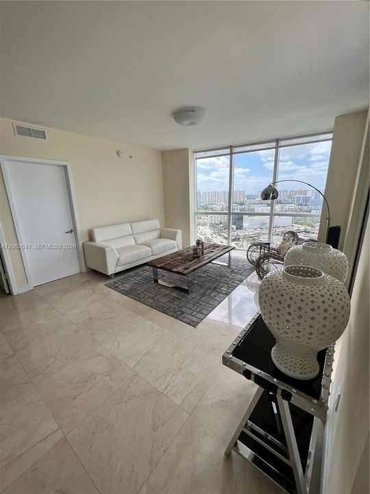 For Rent: $6,500 (2 beds, 2 baths, 1289 Square Feet)