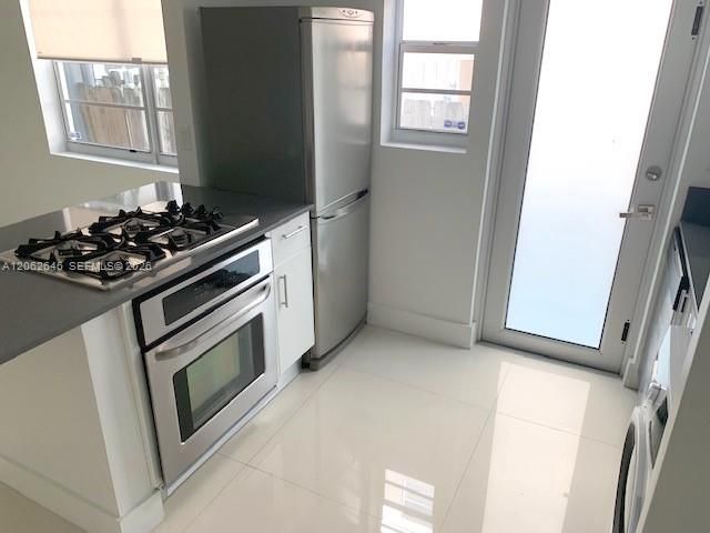 В аренду: $2,400 (1 спален, 1 ванн, 664 Квадратных фут)