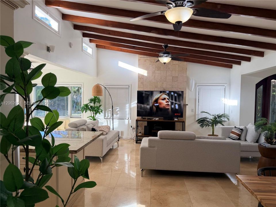 For Rent: $7,950 (4 beds, 4 baths, 1915 Square Feet)