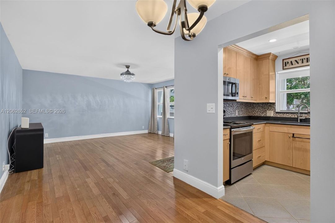 En Venta: $345,000 (2 camas, 2 baños, 910 Pies cuadrados)