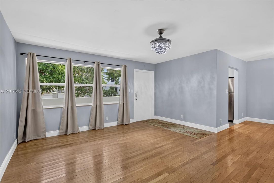 En Venta: $345,000 (2 camas, 2 baños, 910 Pies cuadrados)