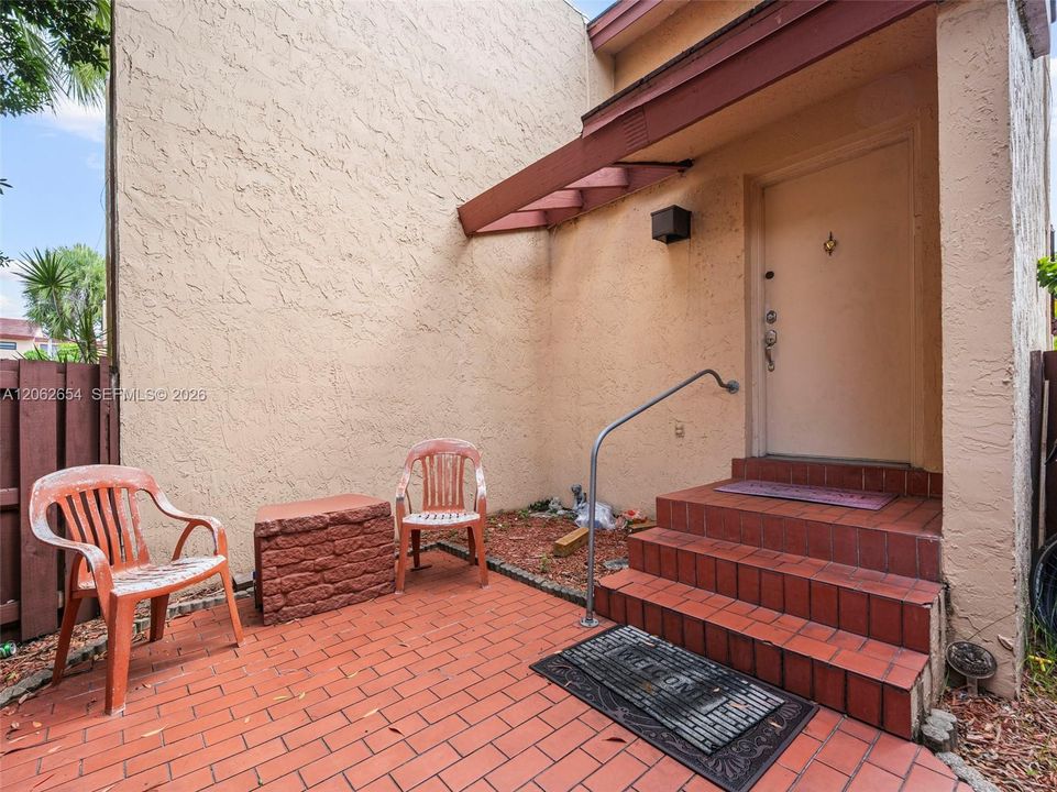 For Sale: $365,000 (3 beds, 2 baths, 1130 Square Feet)