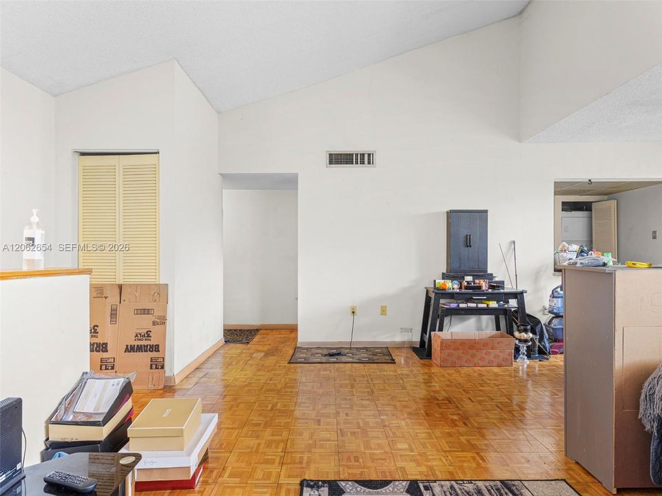 For Sale: $365,000 (3 beds, 2 baths, 1130 Square Feet)