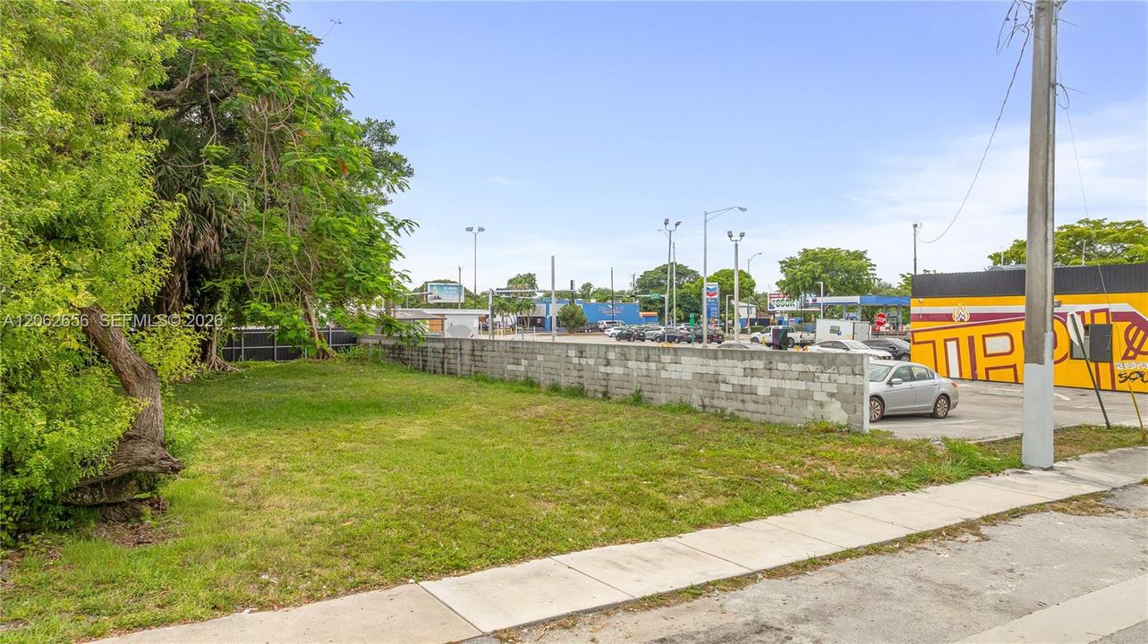 En Venta: $349,000 (0.13 acres)