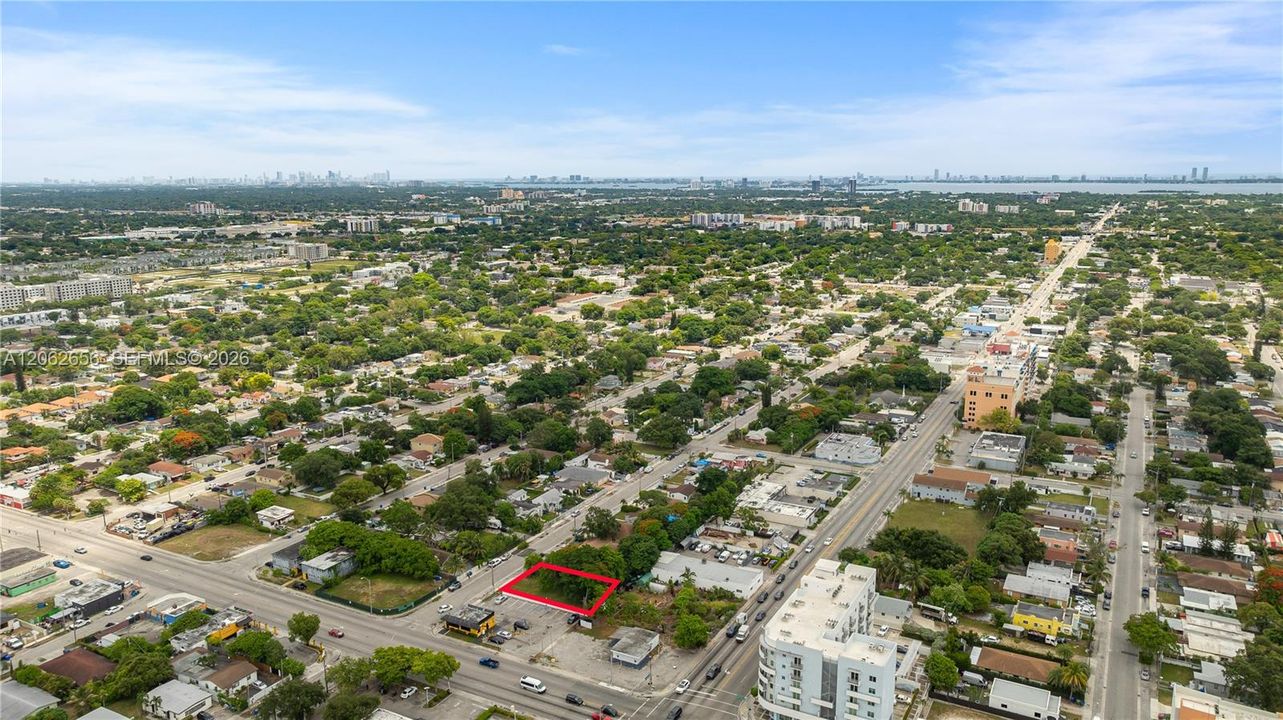 En Venta: $349,000 (0.13 acres)