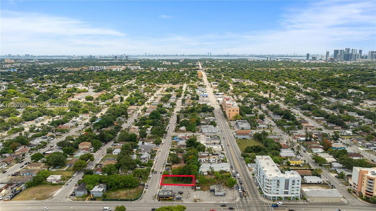 En Venta: $349,000 (0.13 acres)