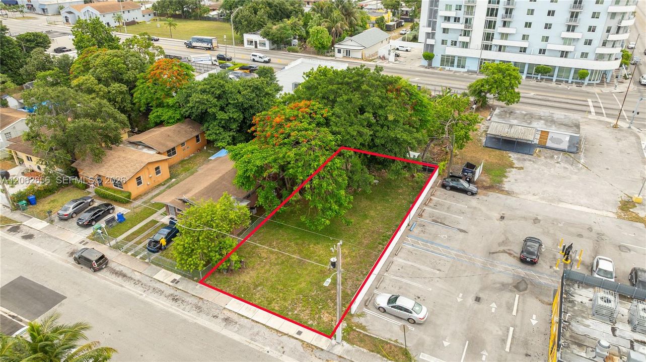 En Venta: $349,000 (0.13 acres)