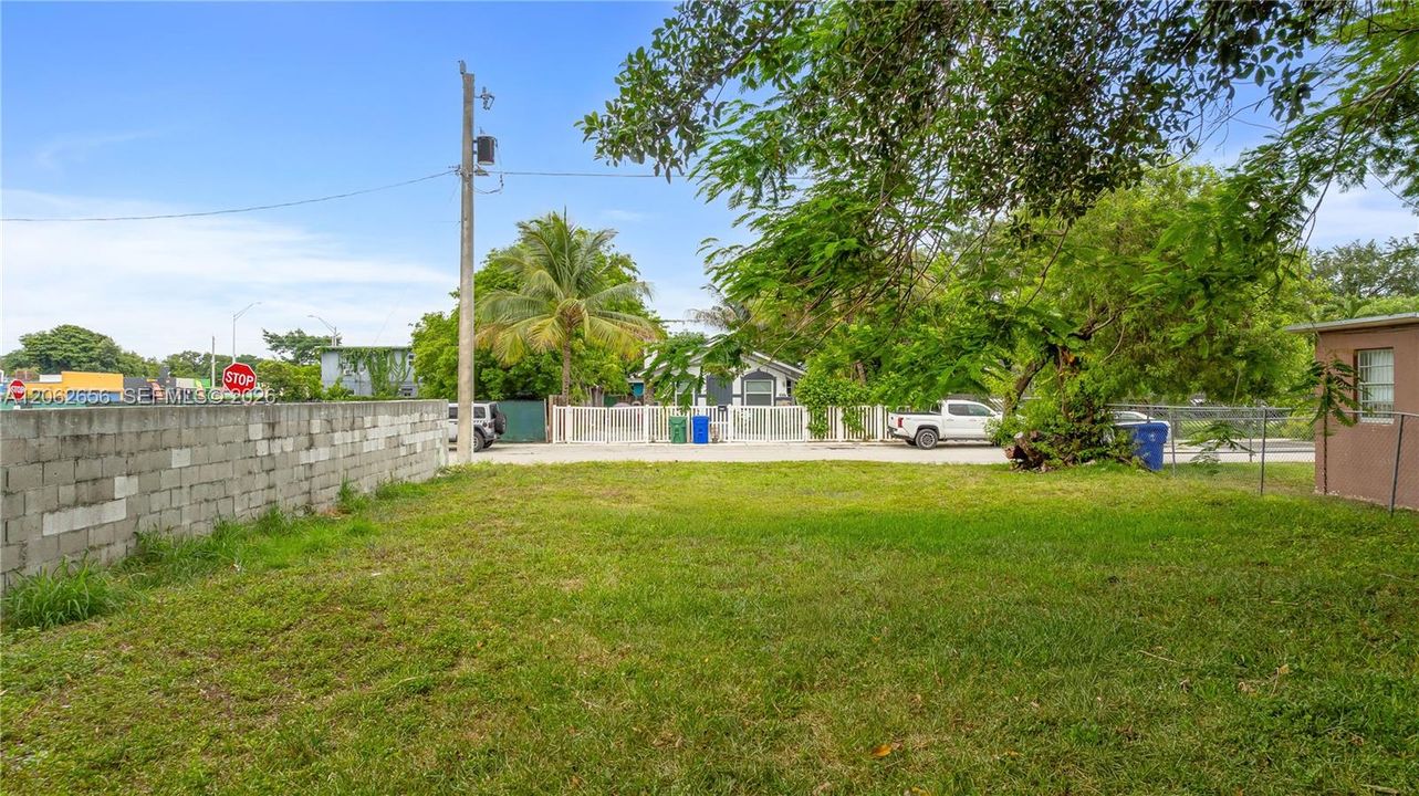 En Venta: $349,000 (0.13 acres)