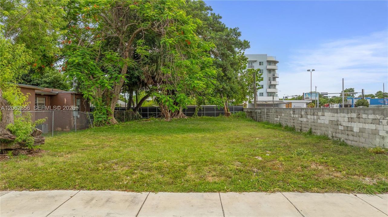 En Venta: $349,000 (0.13 acres)