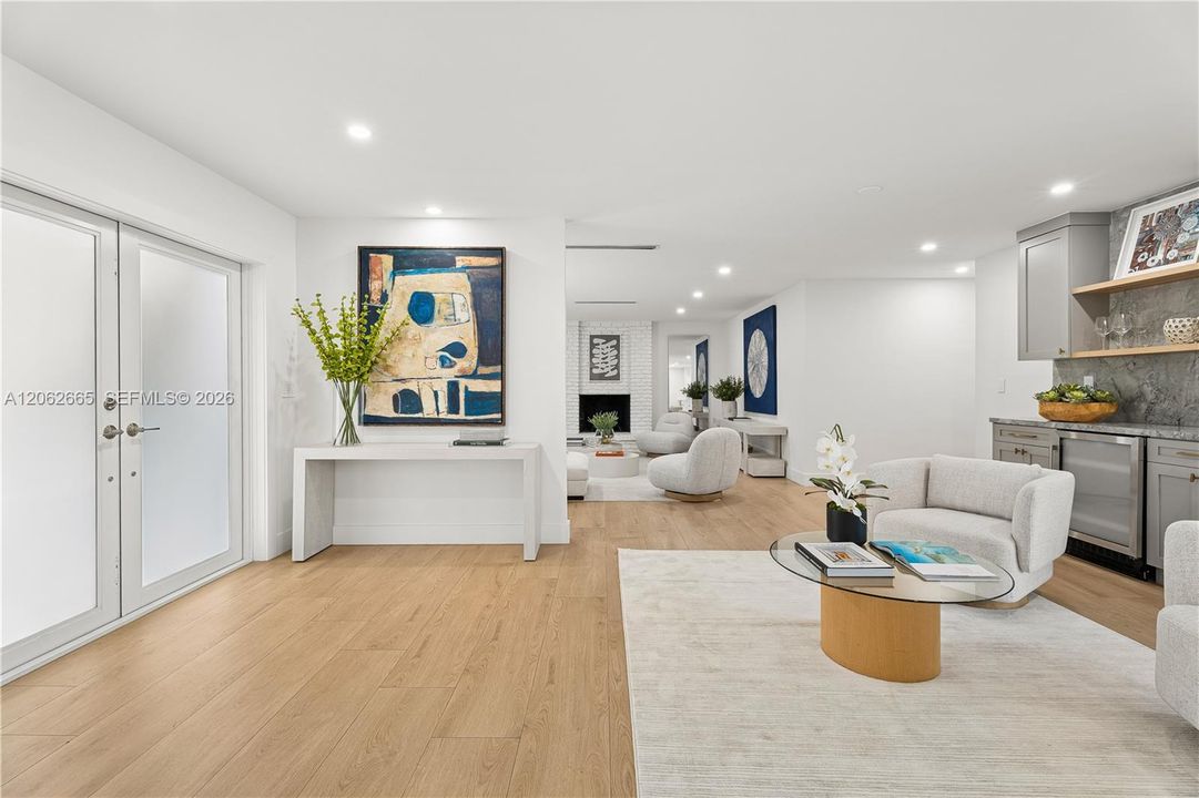For Sale: $1,595,000 (4 beds, 2 baths, 2324 Square Feet)