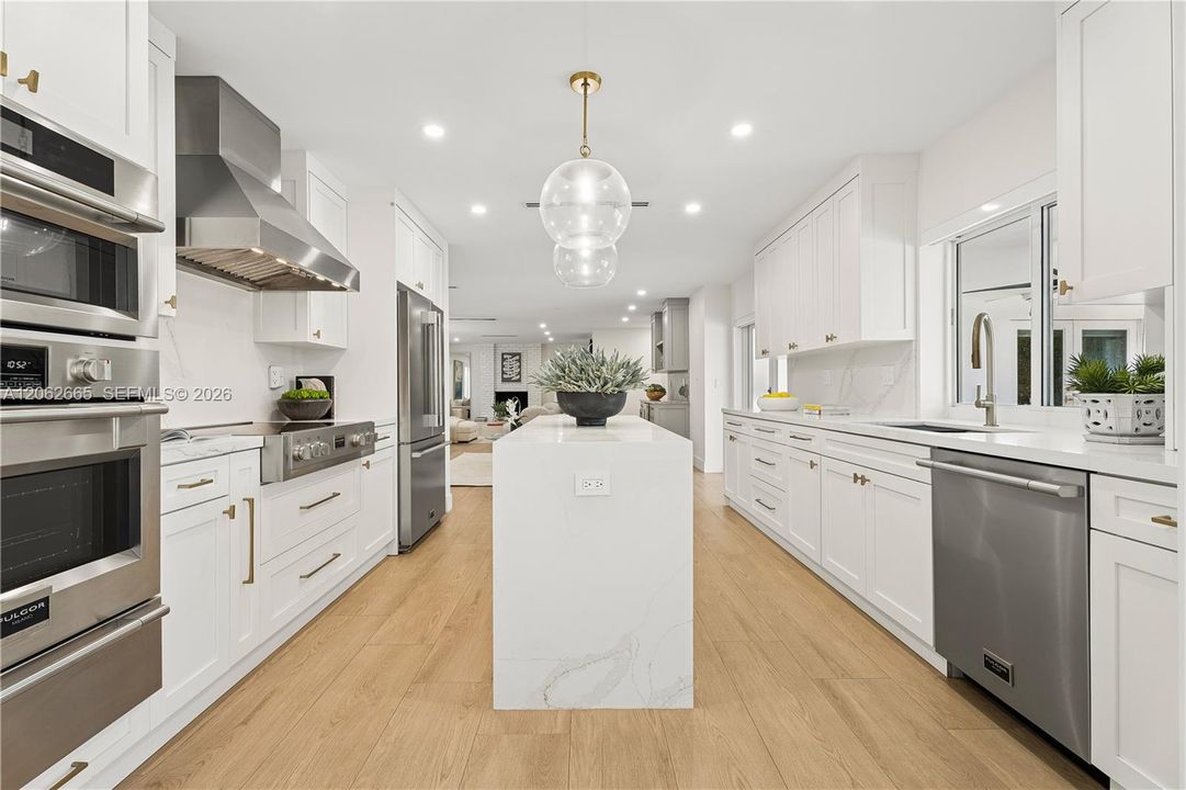 For Sale: $1,595,000 (4 beds, 2 baths, 2324 Square Feet)