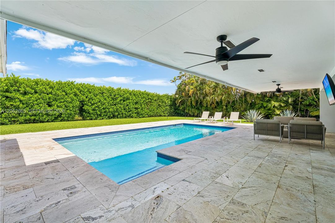For Sale: $1,595,000 (4 beds, 2 baths, 2324 Square Feet)