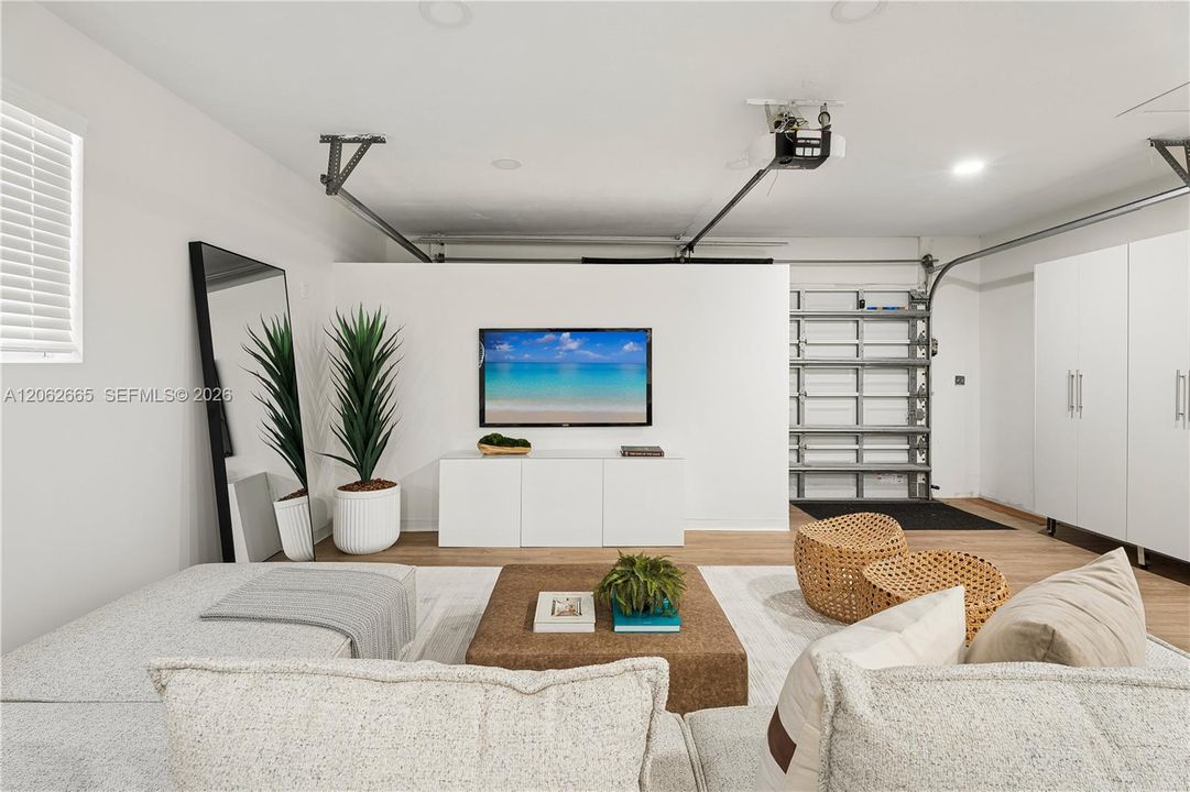 For Sale: $1,595,000 (4 beds, 2 baths, 2324 Square Feet)