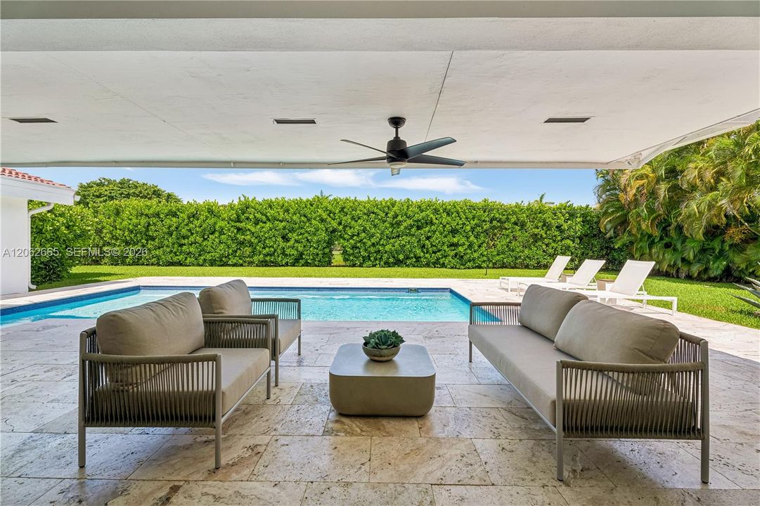 For Sale: $1,595,000 (4 beds, 2 baths, 2324 Square Feet)