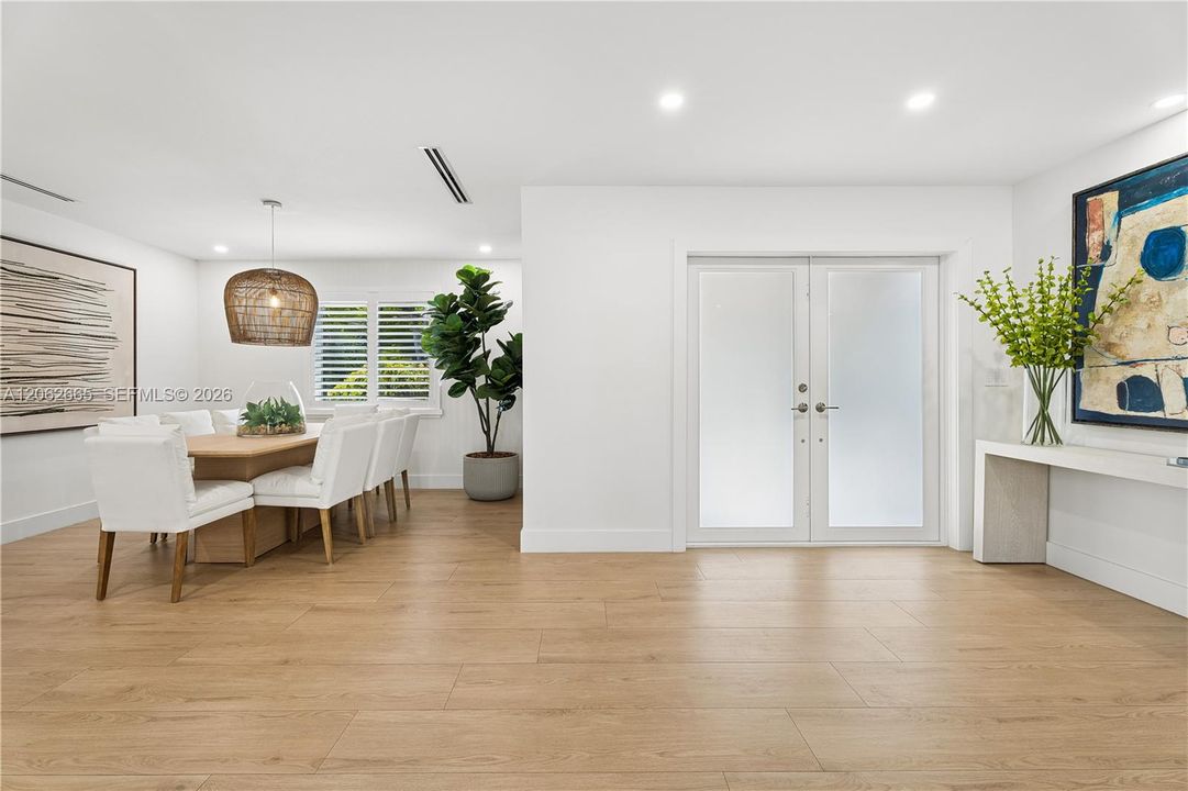 For Sale: $1,595,000 (4 beds, 2 baths, 2324 Square Feet)