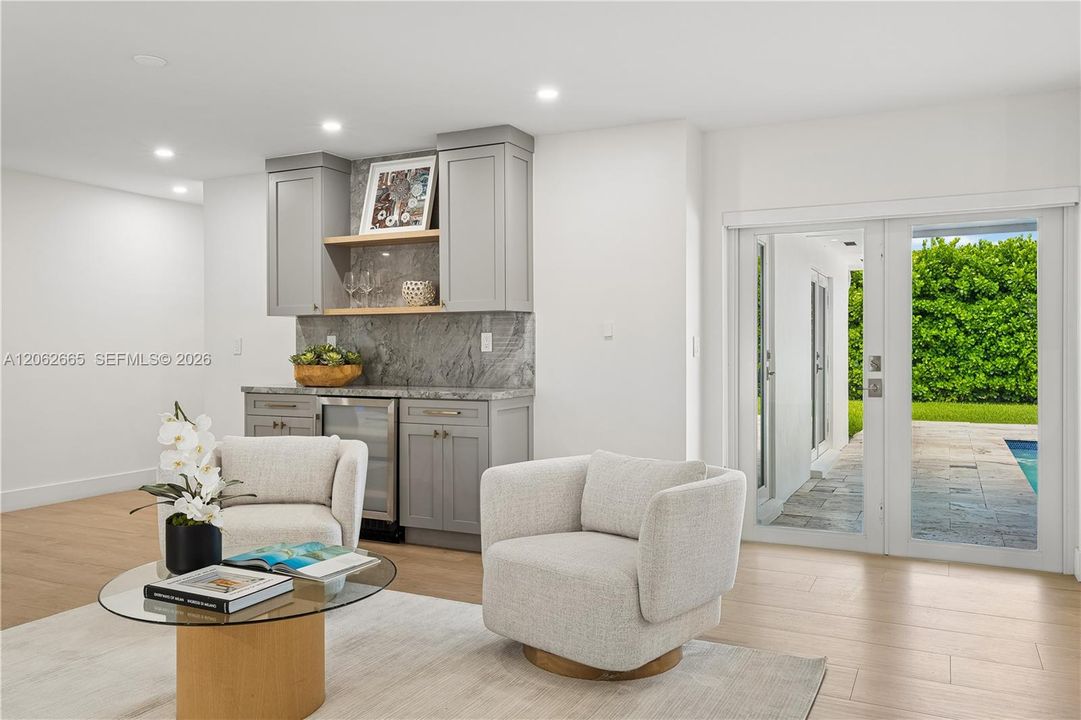 For Sale: $1,595,000 (4 beds, 2 baths, 2324 Square Feet)